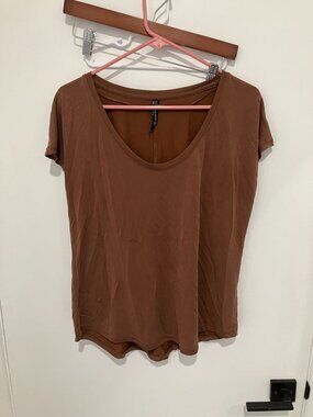 EST: Nineteen 91 Women's Round Neck Top, Brown, Size XS
